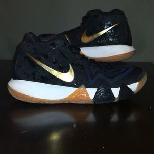Nike Kyrie 4, 10.5 Size, Pitch Blue/Gold